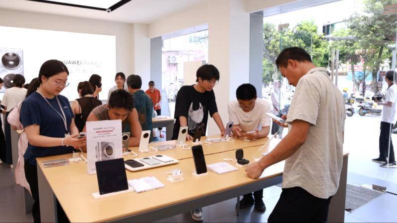 江西 電子產品銷售火熱，“后高考經濟”持續升溫